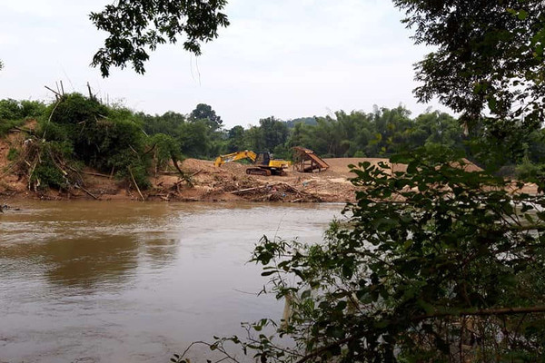 Lạng Sơn: Chủ tịch tỉnh chỉ đạo làm rõ vụ khai thác cát gây sạt lở bờ sông ở Văn Lãng