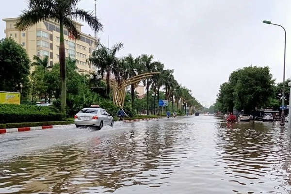Nghệ An: Thành Vinh “thất thủ” vì mưa lớn