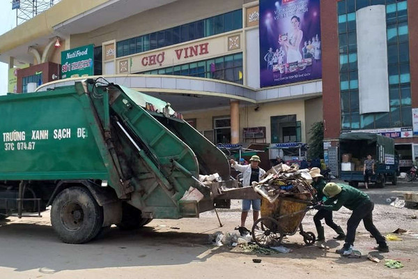Nghệ An: Nỗ lực dọn dẹp, vệ sinh môi trường sau mưa lũ