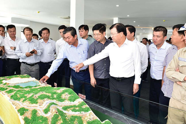 Tranh thủ thời cơ, đưa Ninh Thuận thành trung tâm năng lượng tái tạo