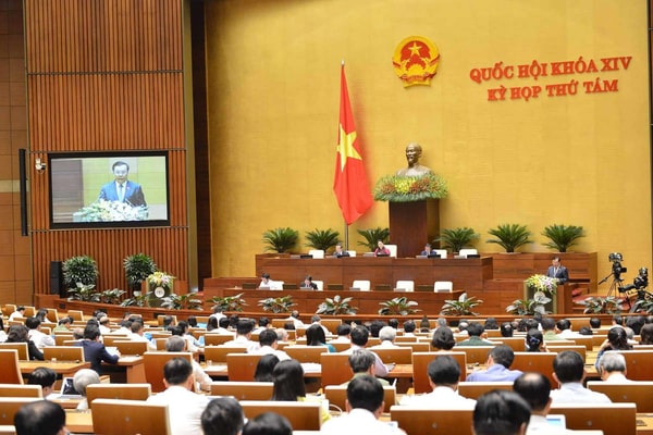 Quốc hội nghe về đề xuất tăng lương cơ sở lên 1,6 triệu đồng/tháng