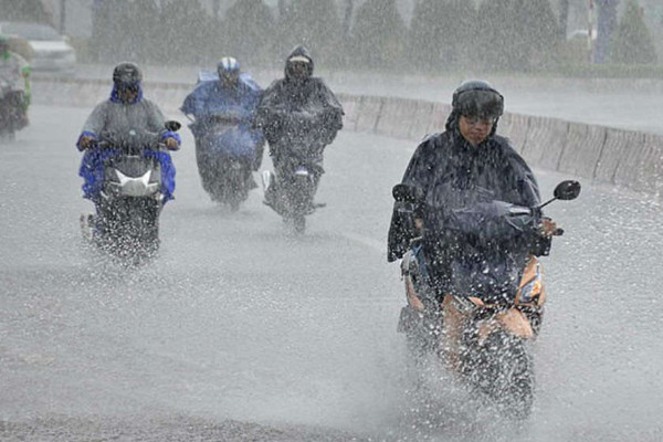 Thời tiết 26/10: Trung Bộ mưa to, khả năng xảy ra lốc, sét và gió giật mạnh