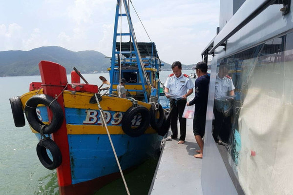Bình Định: Chống khai thác thủy sản bất hợp pháp trên biển, đầm phá