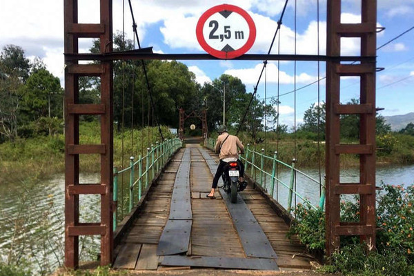Gia Lai: Cầu treo ở danh thắng Biển Hồ xuống cấp trầm trọng