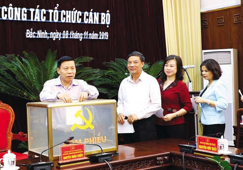 Hai tân Phó Bí thư Tỉnh ủy được giới thiệu bầu giữ chức Chủ tịch UBND, HĐND tỉnh Bắc Ninh 
