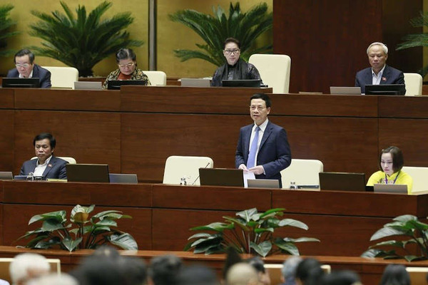 Bộ trưởng Nguyễn Mạnh Hùng lần đầu trả lời chất vấn trước Quốc hội