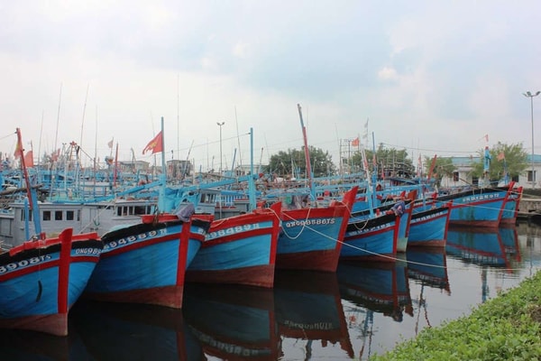 Chưa khắc phục xong, dân Quảng Ngãi lại lo đối phó bão số 6