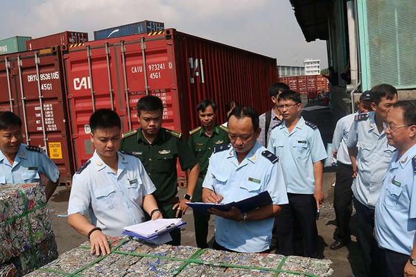 Bắt giữ 4 container phế liệu xuất khẩu luồng xanh, trốn thuế hơn 500 triệu đồng