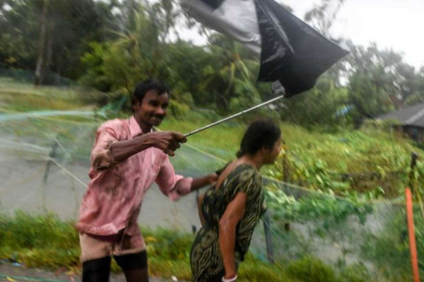 500 ngàn người sơ tán do bão Bulbul tấn công Bangladesh và miền Đông Ấn Độ