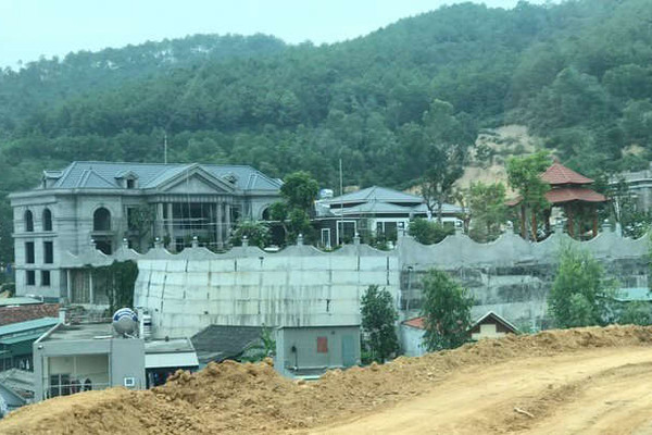  Quảng Ninh: Ngang nhiên bạt đồi, xây biệt thự “khủng” không phép