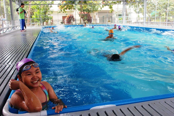 Qũy Cộng đồng phòng tránh thiên tai trao tặng bể bơi cho trường tiểu học