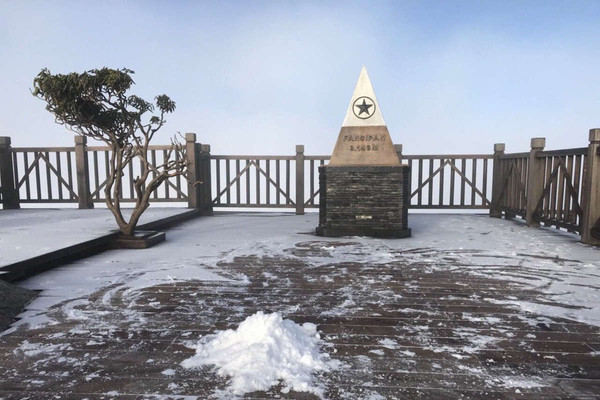 Khu du lịch quốc gia Sa Pa sương muối phủ trắng đỉnh Fansipan