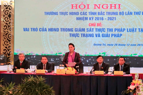 Chủ tịch Quốc hội Nguyễn Thị Kim Ngân đánh giá cao tinh thần đổi mới, sáng tạo của HĐND các tỉnh Bắc Trung Bộ 