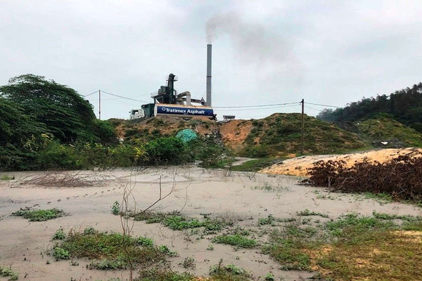 Quảng Bình: Trạm trộn bê tông nhựa của Công ty 494 xả thải ra môi trường