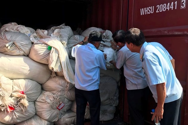 Phát hiện và bắt giữ 3 container hàng từ Trung Quốc gian lận xuất xứ
