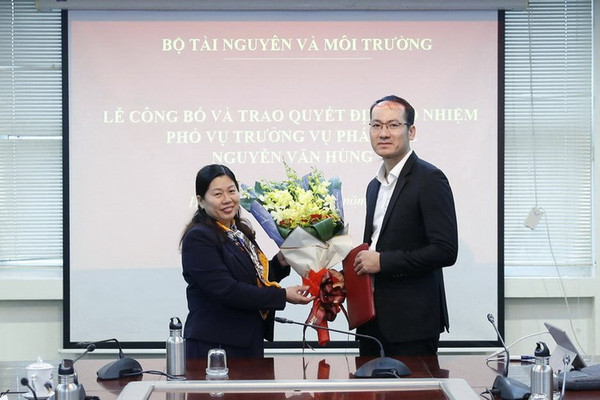 Ông Nguyễn Văn Hùng giữ chức Phó Vụ trưởng Vụ Pháp chế Bộ TN&MT