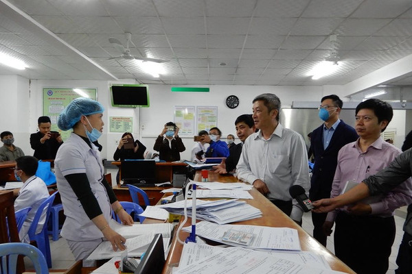 Thứ trưởng Bộ Y tế kiểm tra phòng chống dịch virus corona tại Đà Nẵng trong đêm