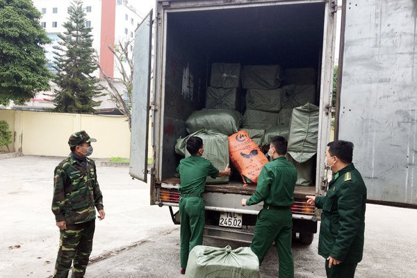  Bắt vụ vận chuyển 50 nghìn chiếc khẩu trang sang Trung Quốc 