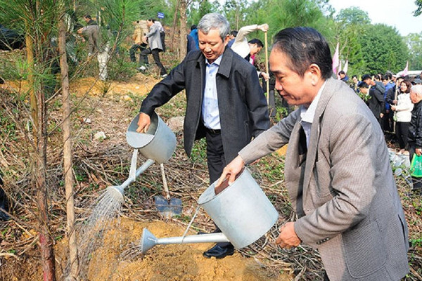 Thừa Thiên Huế: Trồng cây xanh đầu xuân Canh Tý