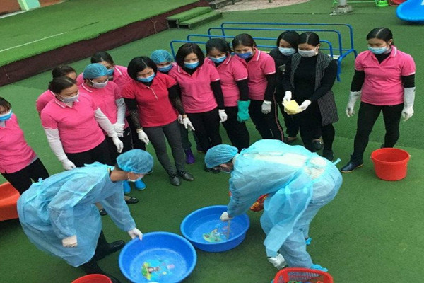 Phòng chống dịch bệnh do nCoV, 100% các trường học ở huyện Quốc Oai được phun hóa chất