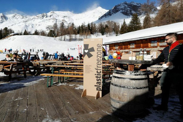 Italy cấm nhựa tại một khu nghỉ dưỡng trượt tuyết