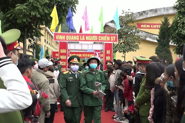 Lạng Sơn: Gần 1400 tân binh lên đường nhập ngũ