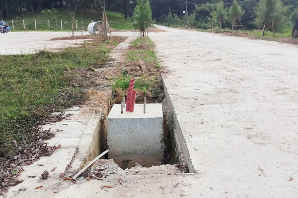 Thừa Thiên Huế: Chưa nghiệm thu, đường vào di tích gần 20 tỷ đồng đã nứt gãy