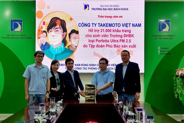 Trường ĐH Bách Khoa (ĐH Đà Nẵng) được Công ty Takemoto Việt Nam trao tặng 21.000 khẩu trang y tế