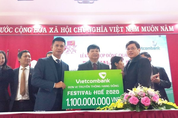 Vietcombank tài trợ cho Festival Huế 1,1 tỷ đồng