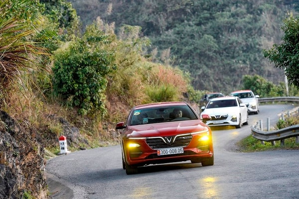 VinFast Lux - Trải nghiệm BMW, giá Camry’?