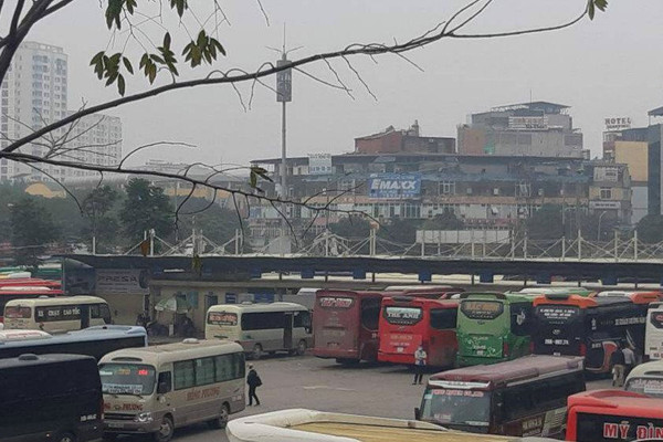 Khách qua các bến xe lớn ở Hà Nội giảm mạnh do dịch Covid-19