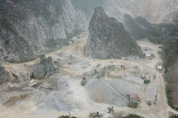 Hà Nam: Hiểm họa mất an toàn lưới điện cao thế từ việc khai thác đá của Công ty Hữu Phước 