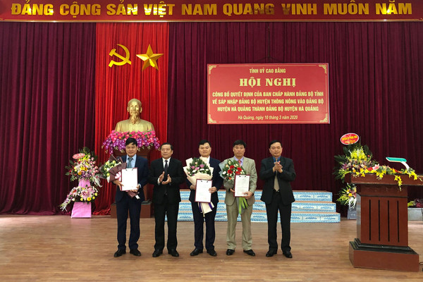 Cao Bằng: Công bố Quyết định sáp nhập Đảng bộ huyện Thông Nông vào Đảng bộ huyện Hà Quảng