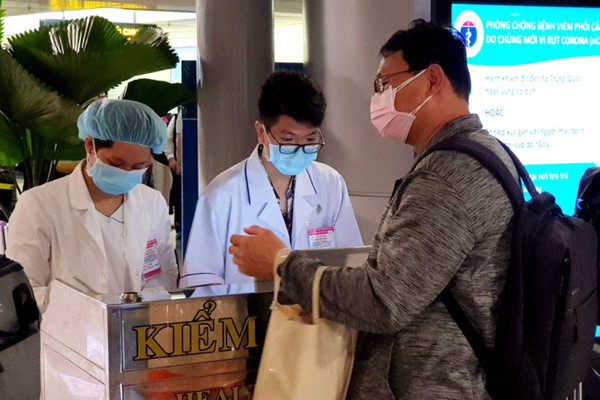 Kiểm tra khai báo y tế du lịch khách nước ngoài nhập cảnh vào Việt Nam