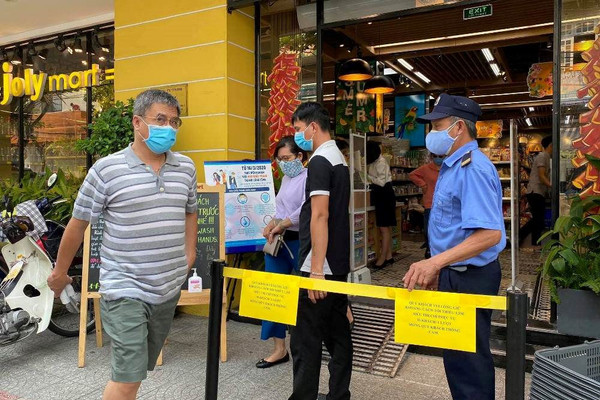 Đà Nẵng: Mạnh tay với người không mang khẩu trang khi ra đường
