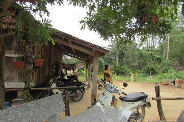 Bình Định: Các hộ dân tộc Bana xóm Trà Hương đã được cấp Giấy chứng nhận quyền sử dụng đất