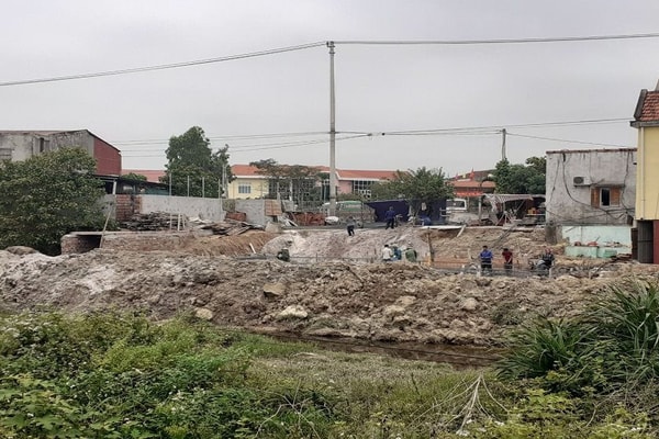 Vụ “Xây dựng móng nhà lấn chiếm đất thủy lợi ở Quảng Bình”: Xử phạt vi phạm hành chính, yêu cầu trả lại hiện trạng đất