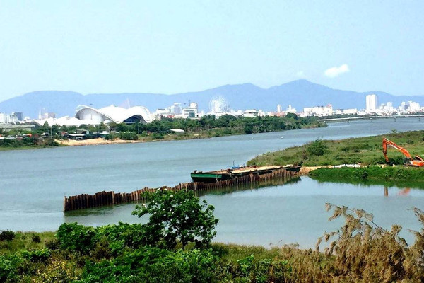 Đà Nẵng: Tính phương án chặn toàn bộ dòng chảy trên sông Cẩm Lệ để ngăn mặn