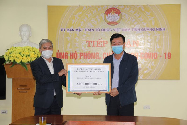 Tập đoàn TKV ủng hộ tỉnh Quảng Ninh 2 tỷ đồng phòng chống dịch COVID-19