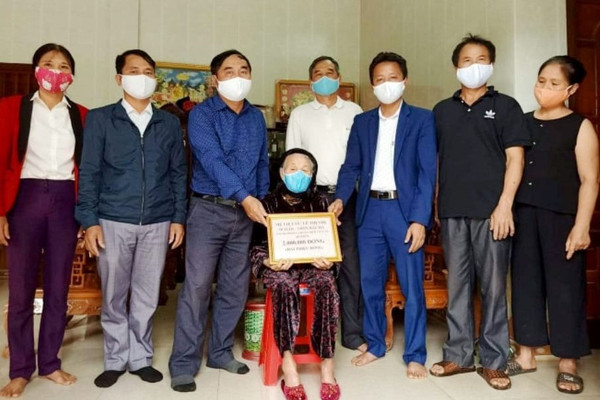 Hà Tĩnh: Mẹ liệt sỹ dùng tiền phụ cấp ủng hộ quỹ phòng chống dịch Covid-19