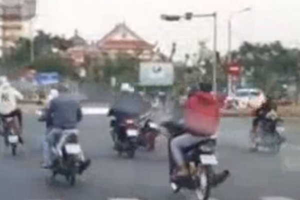 Đà Nẵng: Xử lý nhóm thiếu niên điều khiển xe máy bằng một bánh 