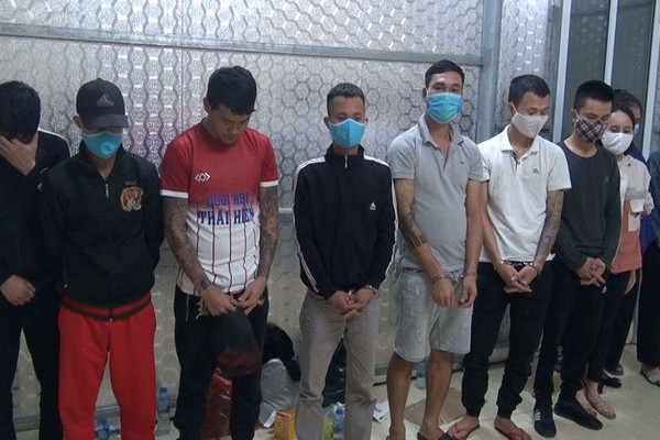 Thanh Hóa: Phát hiện 11 thanh niên sử dụng ma túy trong quán karaoke