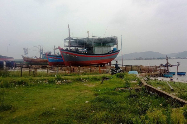 Quảng Bình: Cơ sở đóng tàu hoạt động chui gây ô nhiễm khiến dân bức xúc
