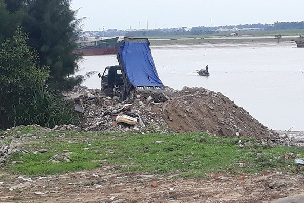 Nghệ An: Thành Vinh nhếch nhác, ô nhiễm bởi… “rác tặc”