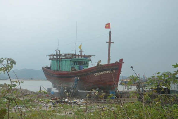  “Quảng Bình: Cơ sở đóng tàu hoạt động chui gây ô nhiễm khiến dân bức xúc”: Đình chỉ hoạt động, yêu cầu trả lại hiện trạng
