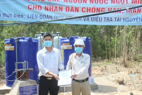 Bộ TN&MT bàn giao điểm cấp nước miễn phí tại xã Bình Hòa Hưng, huyện Đức Huệ, tỉnh Long An