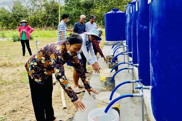 Bộ TN&MT bàn giao điểm cấp nước miễn phí cho người dân xã Hàm Giang, huyện Trà Cú, tỉnh Trà Vinh