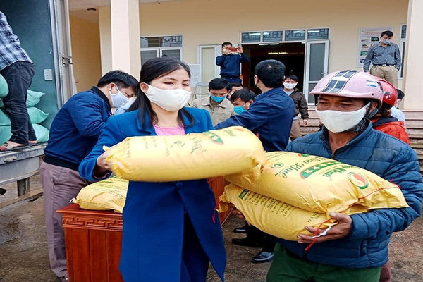 Chung tay chống dịch Covid-19, gần 20 tấn gạo trao tận tay người dân