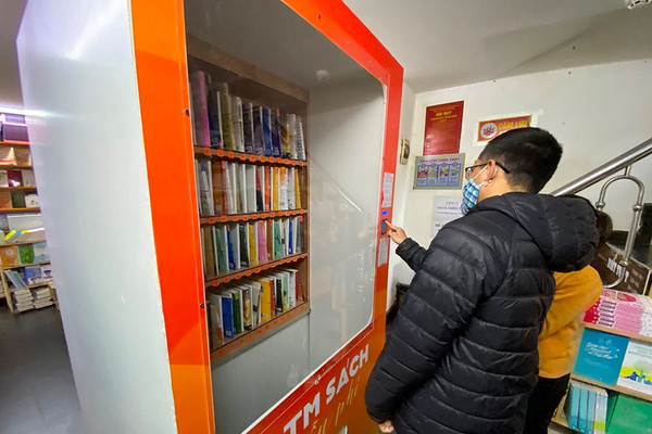 Hà Nội: Trải nghiệm văn hóa đọc từ cây “ATM sách” miễn phí