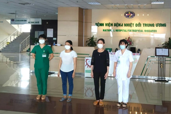 Thêm 2 bệnh nhân được công bố khỏi bệnh, Việt Nam điều trị khỏi 82% bệnh nhân COVID-19